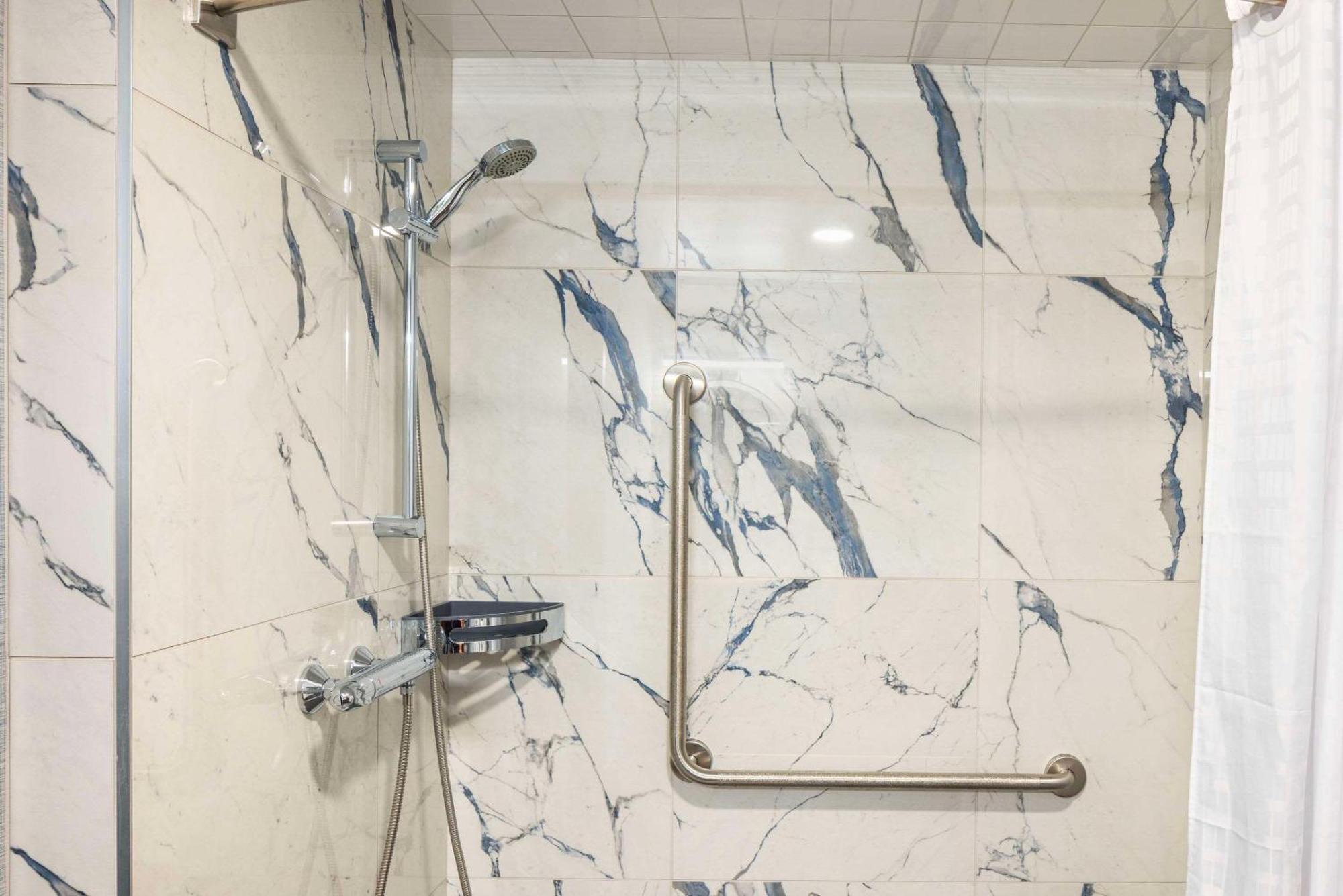 Quality Inn&suites Hotel