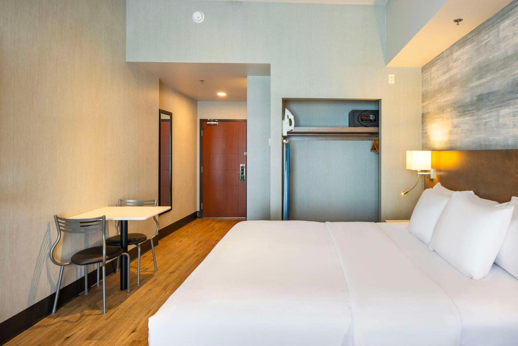 Hotel Quality & Levis