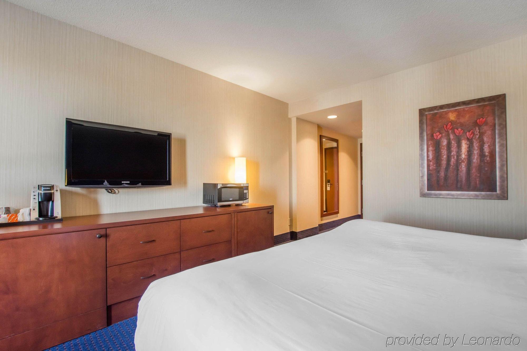 Quality Inn&suites Hotel 4*