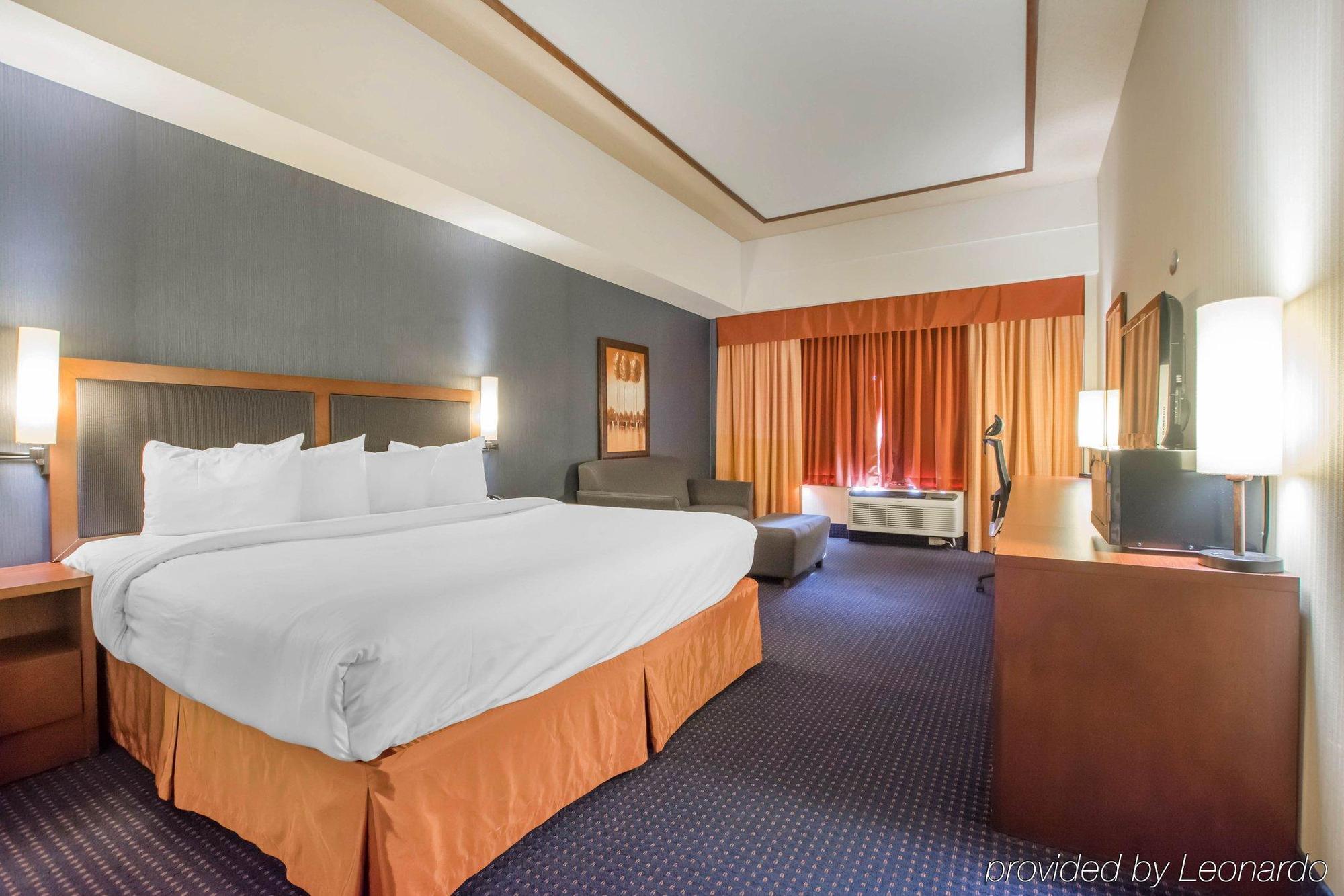 Quality Inn&suites 4*