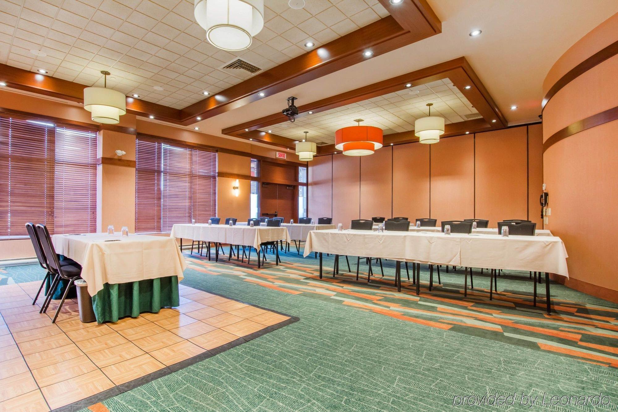 Quality Inn&suites Hotel 4*