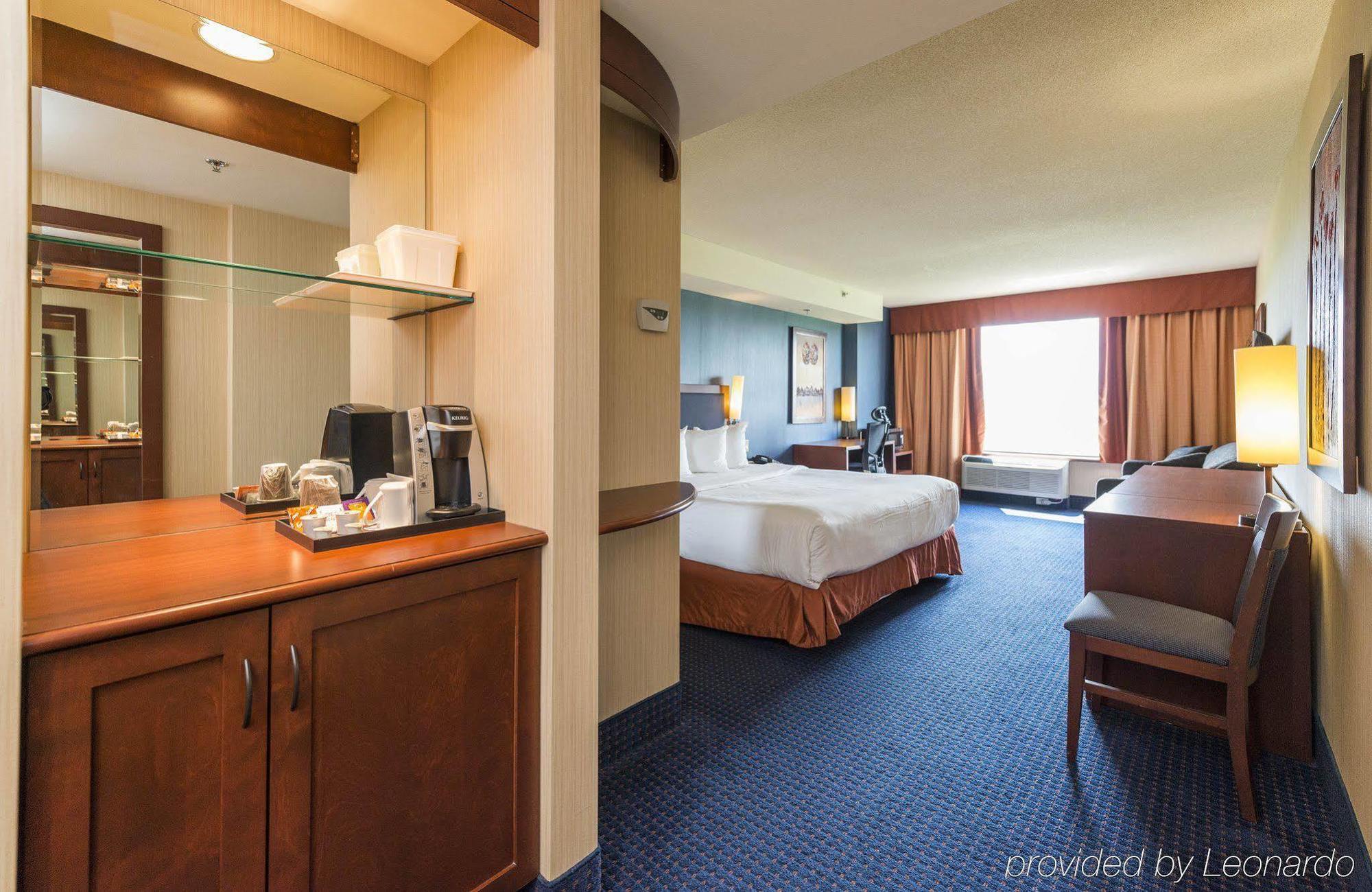 Quality Inn&suites 4*